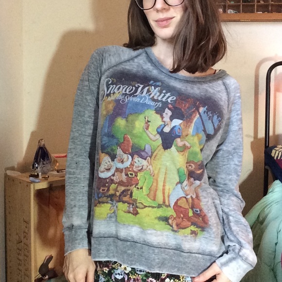 Snow White Sweatshirt Long Sleeve Disney - Picture 2 of 7